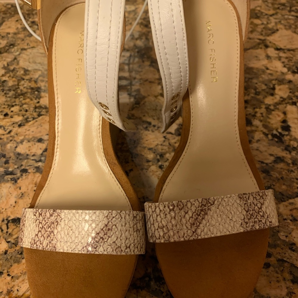 7 1/2 Marc Fisher wedges